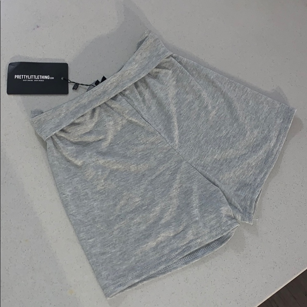 Basic gray high waisted shorts 🤍